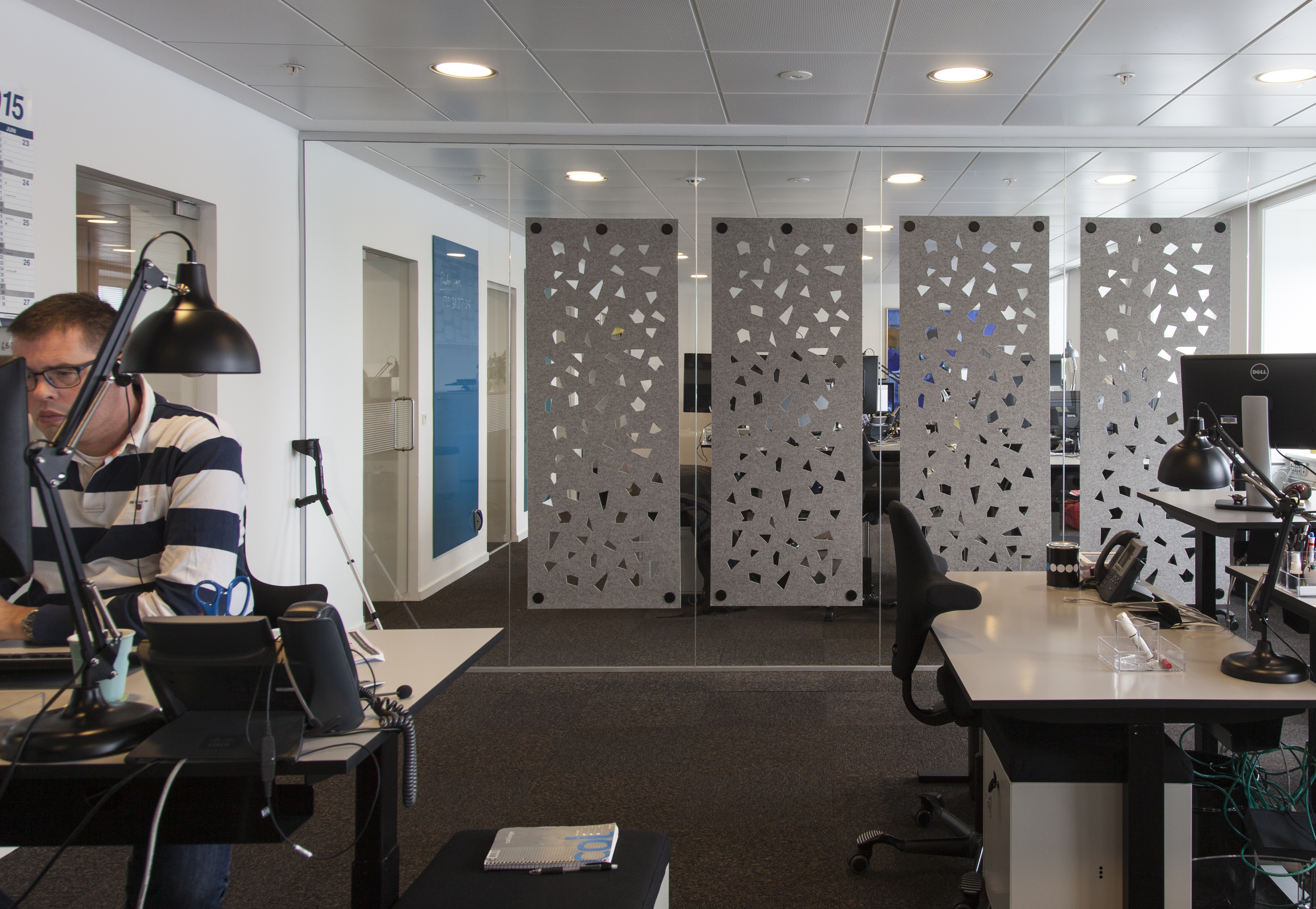 Rumafskærmning i grå filt hos Ticketmaster (1)